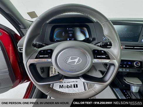 Used 2025 Hyundai Elantra Sport FWD image 11