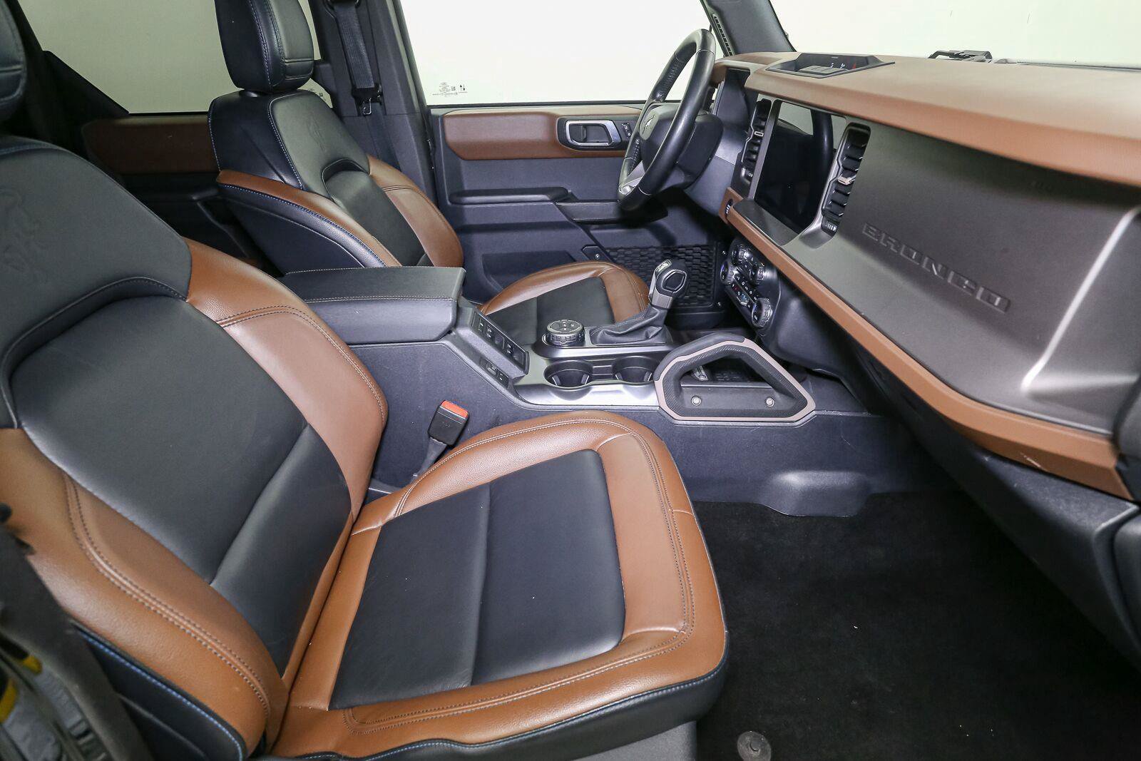 Used 2024 Ford Bronco Outer Banks AWD/4WD image 16