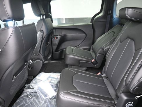 New 2026 Chrysler Voyager LX image 11