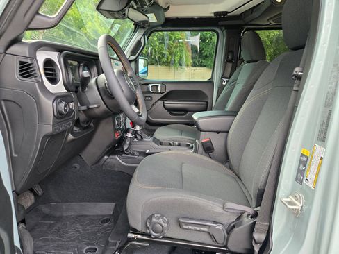 Used 2024 Jeep Wrangler Unlimited Sport AWD/4WD image 9