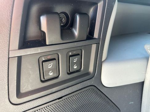 Used 2012 Toyota Sequoia Platinum image 38