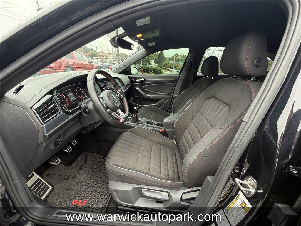Used 2019 Volkswagen Jetta GLI FWD image 5