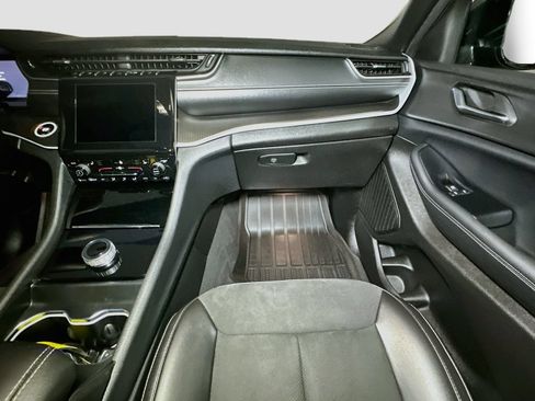 Certified 2024 Jeep Grand Cherokee L Altitude AWD/4WD image 31