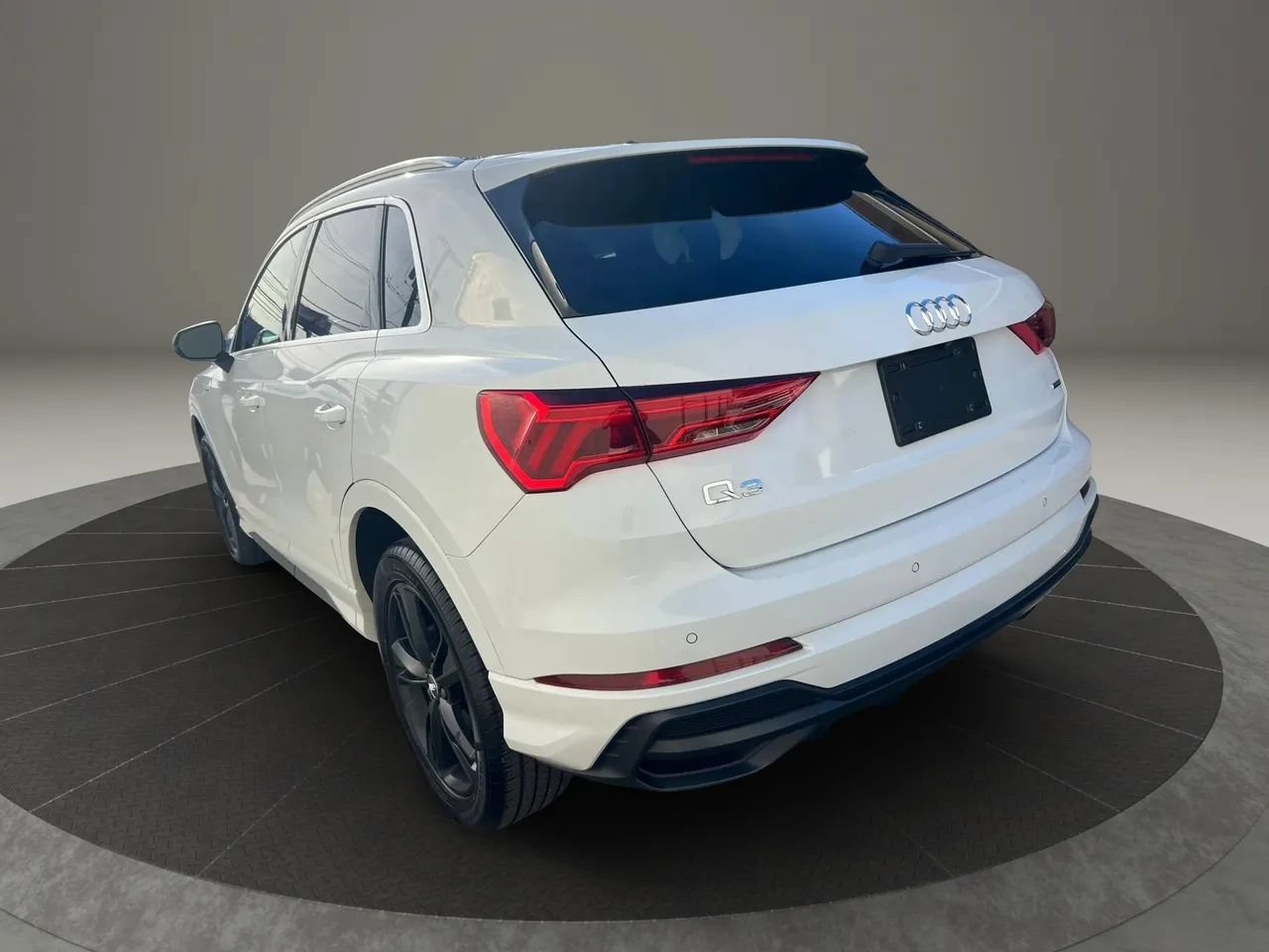 Used 2020 Audi Q3 2.0T Premium Plus w/ Premium Plus Package AWD/4WD image 3
