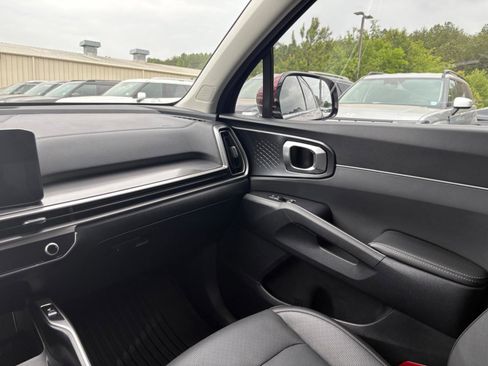 Used 2025 Kia Sorento EX w/ Panoramic Sunroof Package FWD image 31