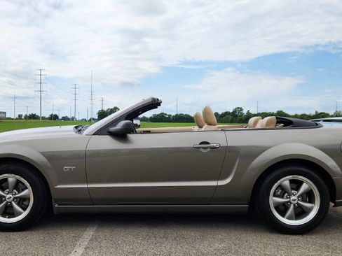 Used 2005 Ford Mustang GT RWD image 2