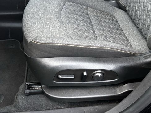 Used 2023 Chevrolet Equinox LT image 19