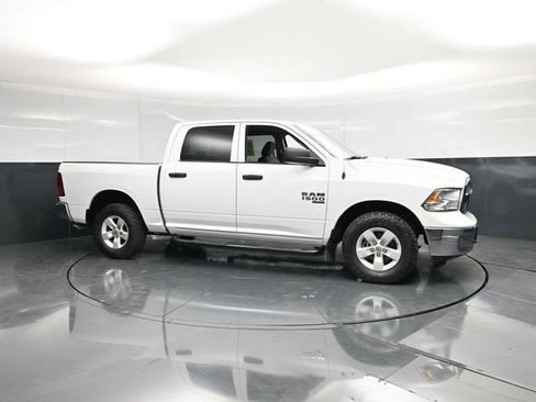 Used 2022 RAM 1500 Classic SLT AWD/4WD image 3