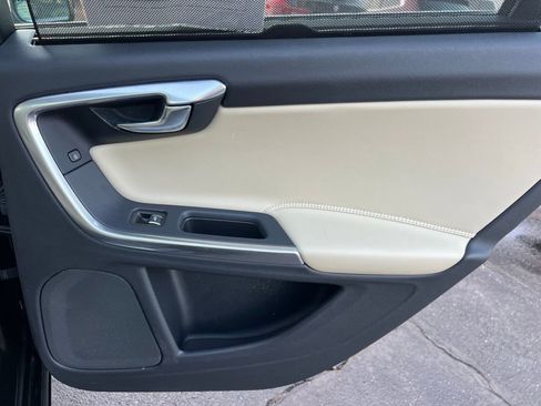 Used 2018 Volvo S60 T5 Inscription Platinum w/ Climate Package image 27