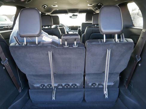 New 2026 Chrysler Pacifica Select image 11