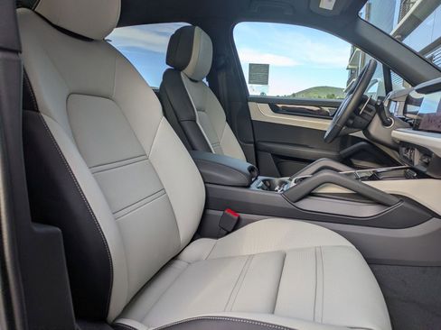 New 2026 Porsche Cayenne S image 30