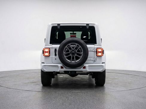 Used 2025 Jeep Wrangler Sahara image 7