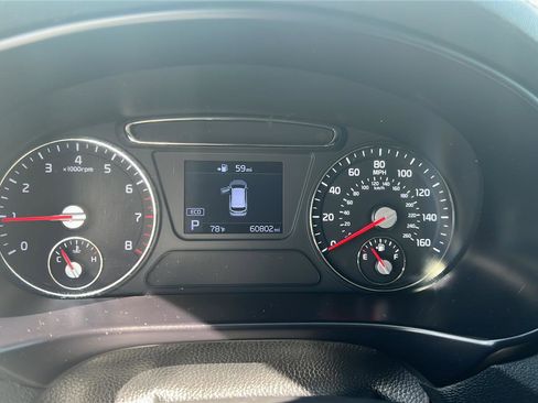 Used 2020 Kia Sorento LX image 12