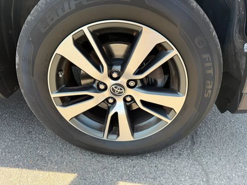 Used 2017 Toyota RAV4 XLE w/ Plus Special Value Package AWD/4WD image 5
