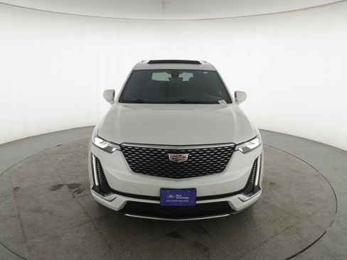 Used 2024 Cadillac XT6 Premium Luxury w/ Technology Package image 2