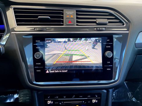 Used 2023 Volkswagen Tiguan SE R-Line image 4