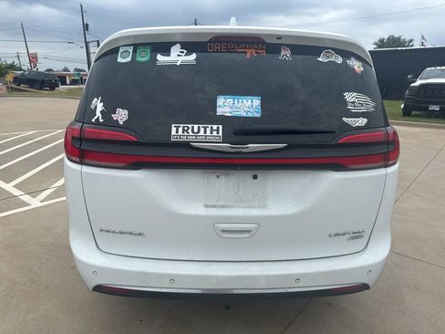 Used 2021 Chrysler Pacifica Limited AWD/4WD image 6
