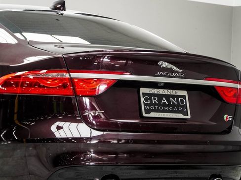 Used 2017 Jaguar XF S image 13