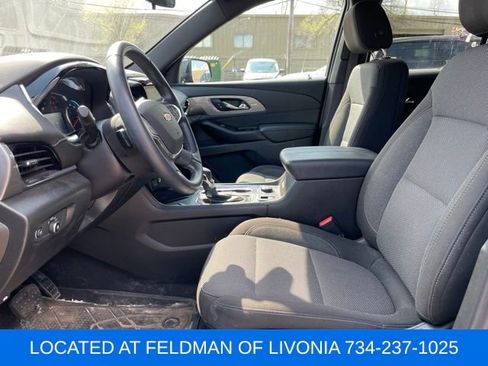 Used 2023 Chevrolet Traverse LT FWD image 7