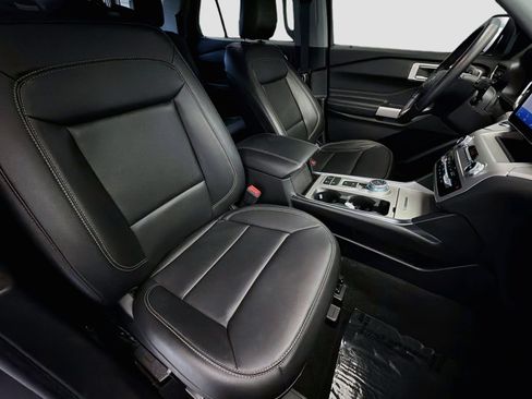 Used 2022 Ford Explorer XLT w/ Equipment Group 202A RWD image 15