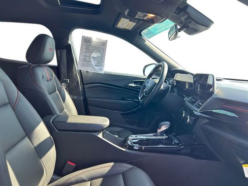 Certified 2025 Chevrolet Trax RS w/ Sunroof Package FWD image 17