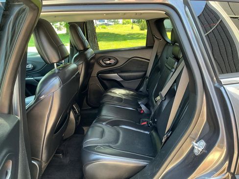 Used 2019 Jeep Cherokee Limited AWD/4WD image 10