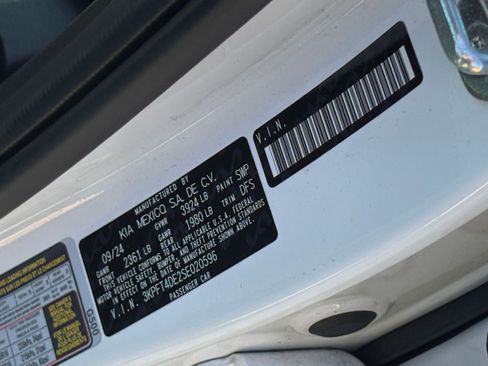 Used 2025 Kia K4 LXS image 29