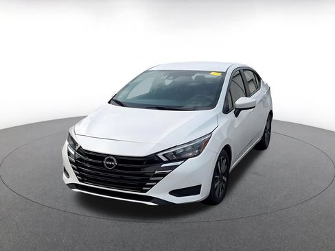 Used 2025 Nissan Versa SV FWD image 4