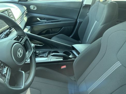 Used 2024 Hyundai Elantra SE FWD image 10