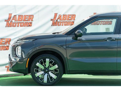 Used 2025 Mitsubishi Outlander AWD image 31