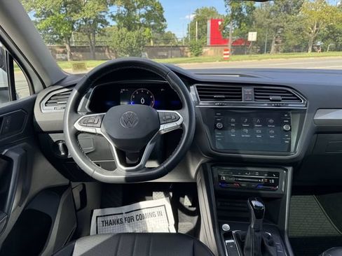 Used 2023 Volkswagen Tiguan SE w/ Panoramic Sunroof Package AWD/4WD image 14