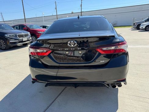 Used 2021 Toyota Camry SE w/ Carpet Mat Package (TMS) image 5