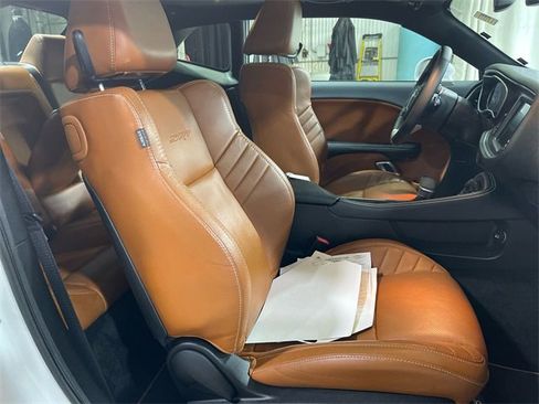 Used 2015 Dodge Challenger SRT image 25
