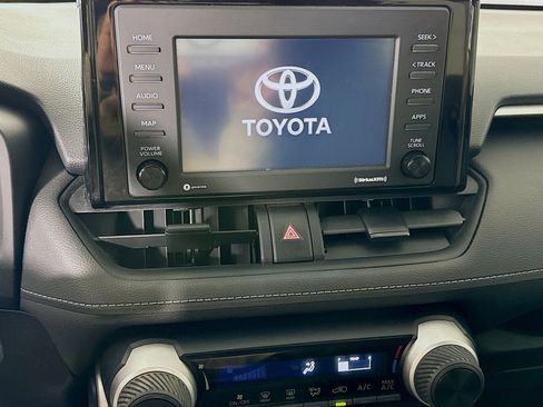 Used 2021 Toyota RAV4 LE image 18