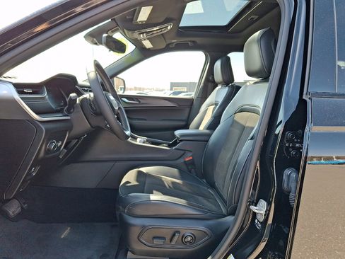 Used 2023 Jeep Grand Cherokee L Laredo image 14