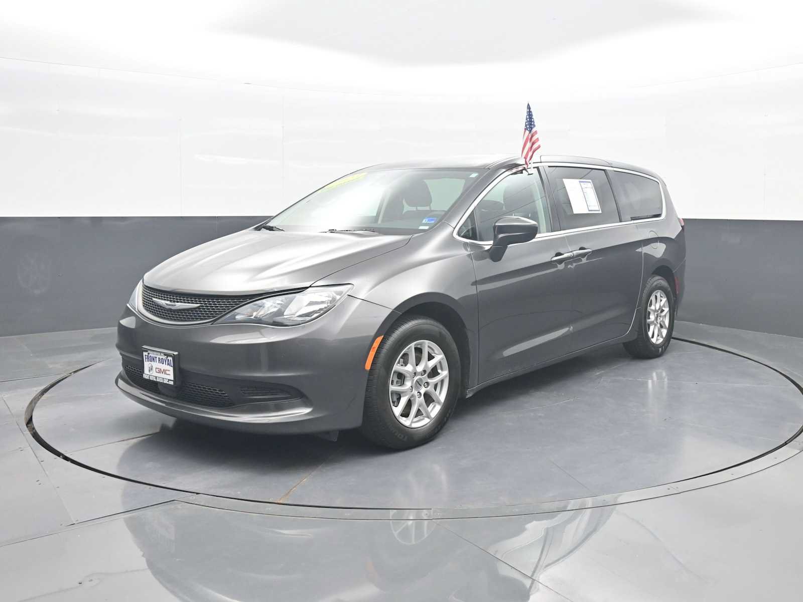 Used 2023 Chrysler Voyager LX FWD image 4