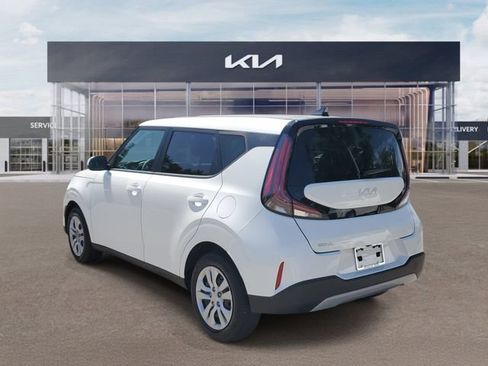 Certified 2024 Kia Soul LX FWD image 4