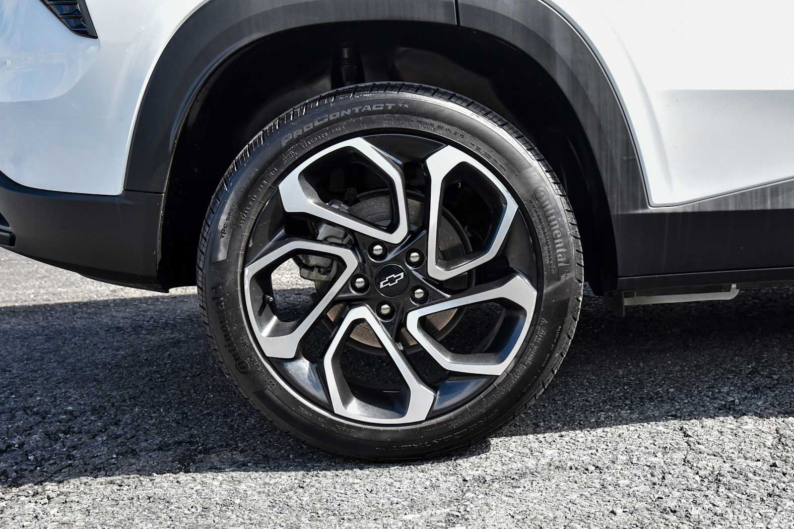 Used 2025 Chevrolet Trax RS FWD image 12