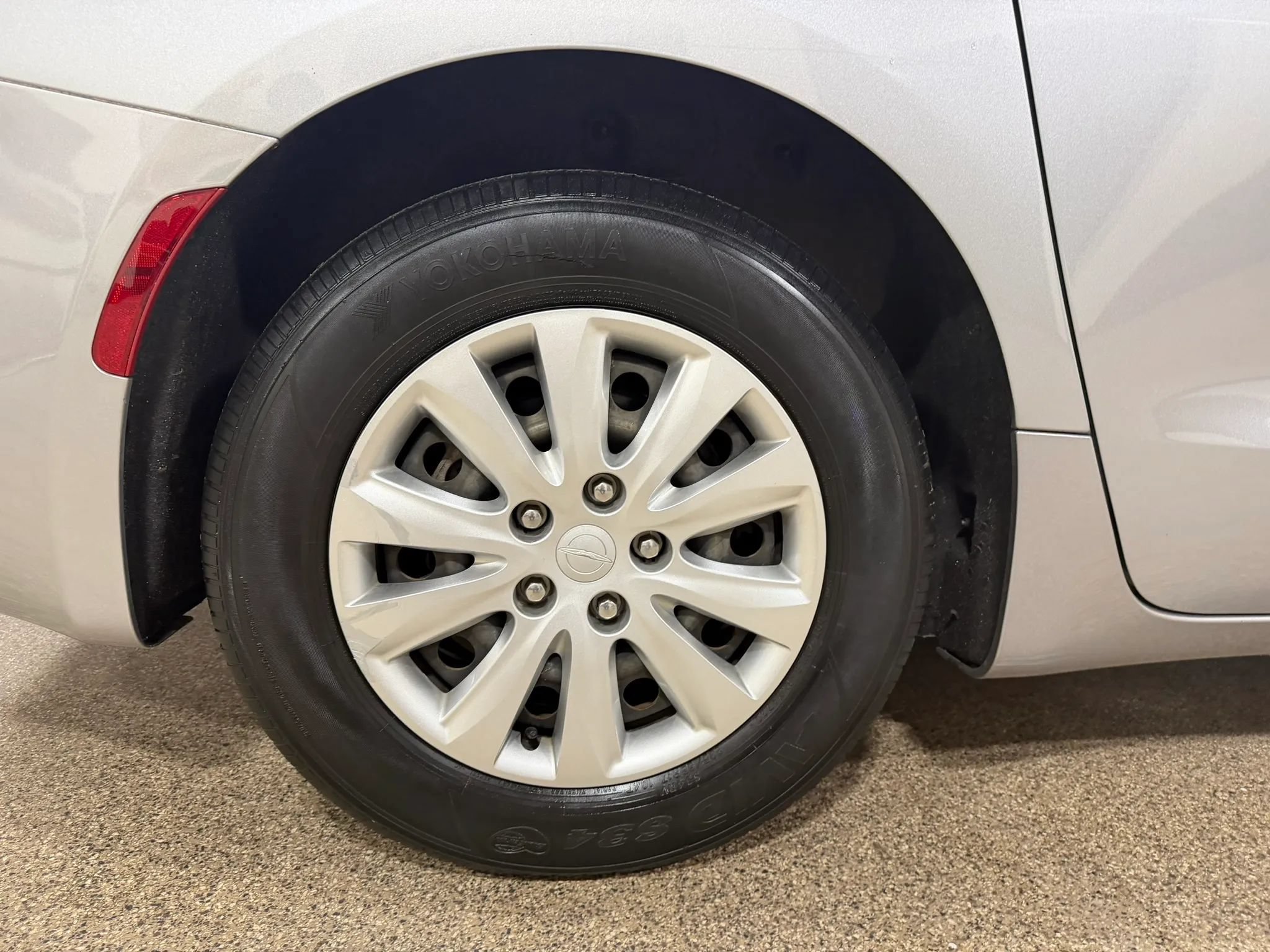 Used 2021 Chrysler Voyager L FWD image 57