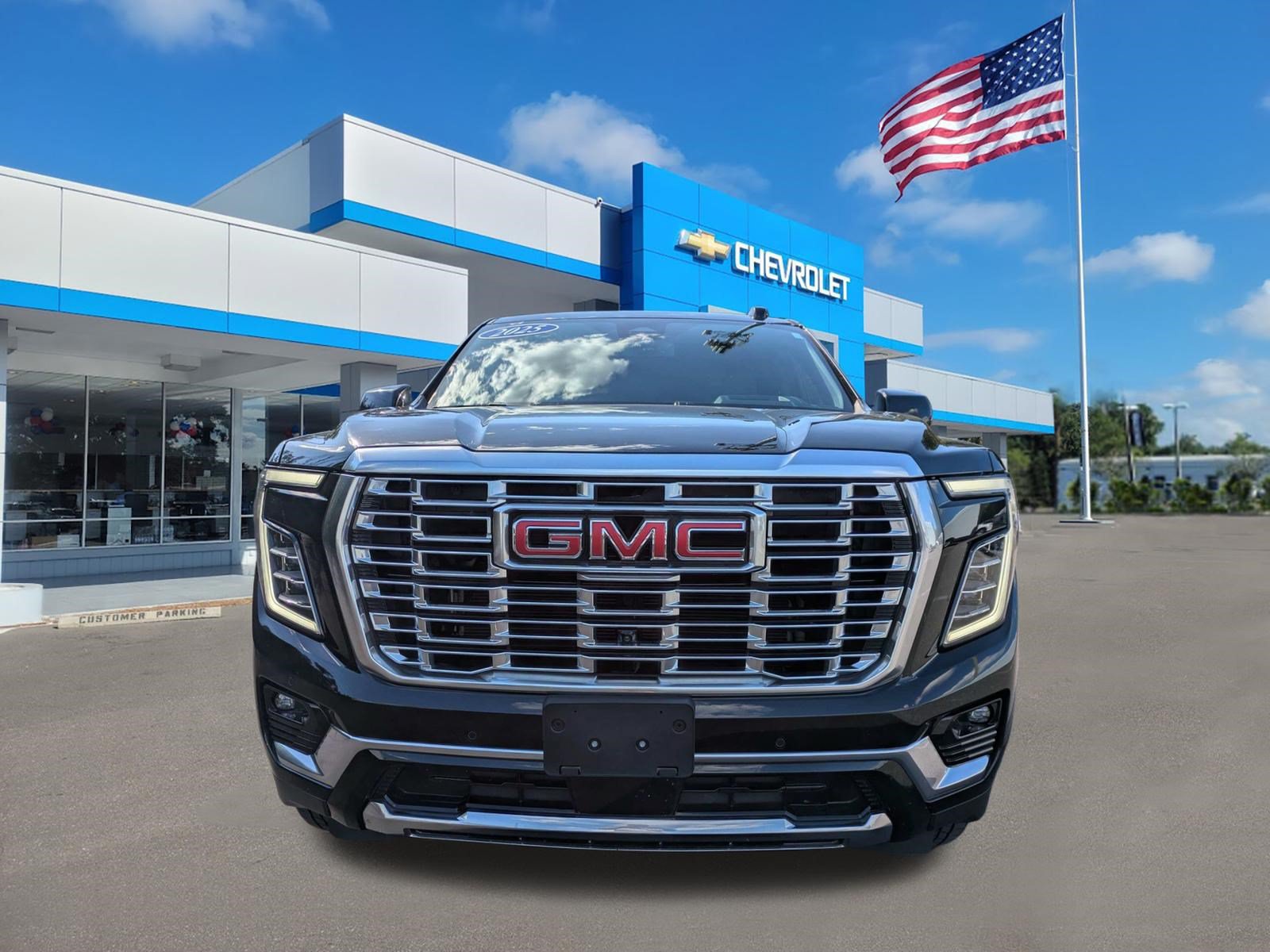 Used 2025 GMC Yukon XL Denali AWD/4WD image 8