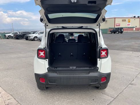 Certified 2023 Jeep Renegade Latitude w/ Sun/Sound Group AWD/4WD image 11