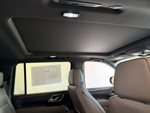 Used 2023 GMC Yukon XL SLT w/ SLT Premium Package image 38