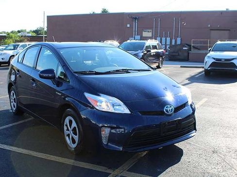 Used 2014 Toyota Prius Three FWD image 4