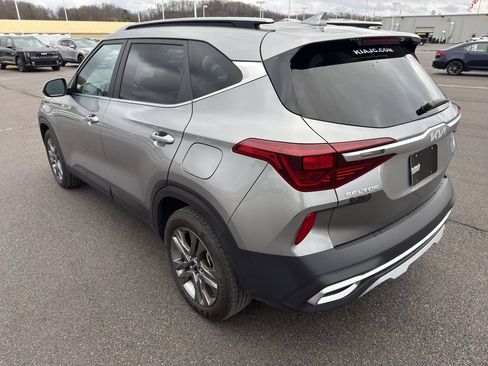 Used 2023 Kia Seltos S w/ Navigation Package image 3