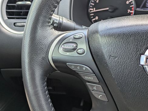 Used 2020 Nissan Pathfinder SV image 21