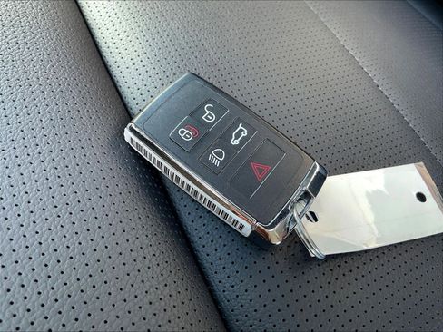 New 2026 Jaguar F-PACE R-Dynamic S image 31