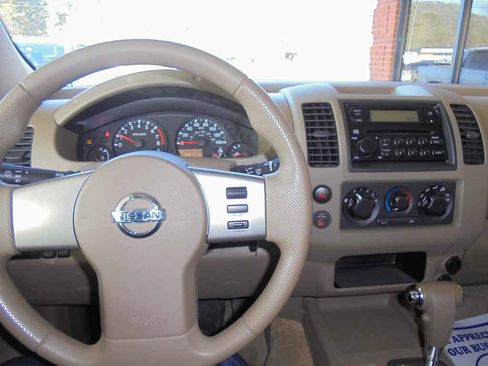Used 2005 Nissan Frontier SE image 6