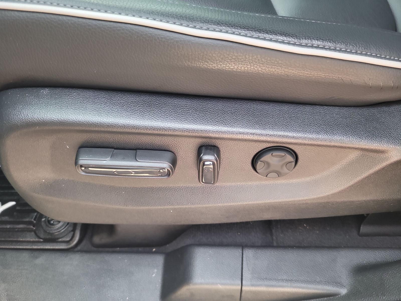 Used 2025 Honda Odyssey Touring image 12