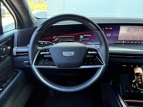 Certified 2025 Cadillac Escalade IQ Luxury 2 w/ LPO, Premium Carpet Package AWD/4WD image 19