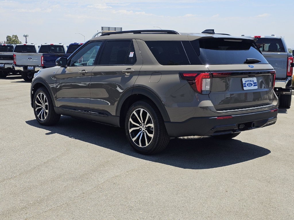 New 2026 Ford Explorer ST-Line RWD image 5